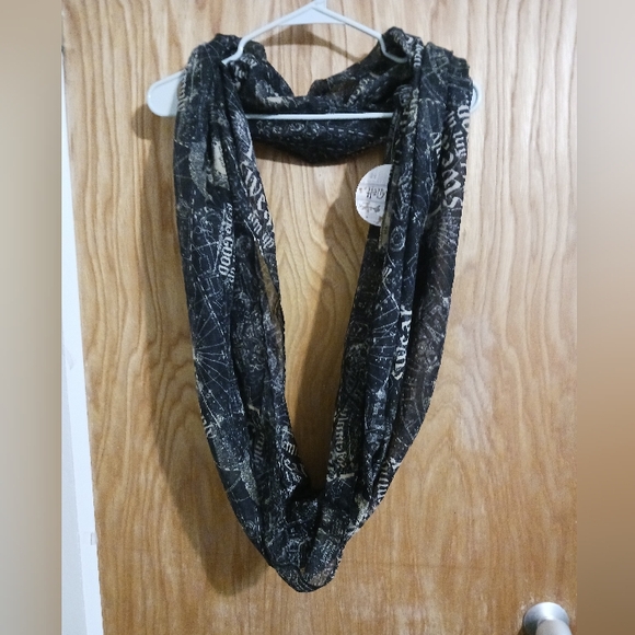COPY -  Harry Potter Cowl Scarf Black/ Tan 34" x 34"- NWT - Picture 1 of 4